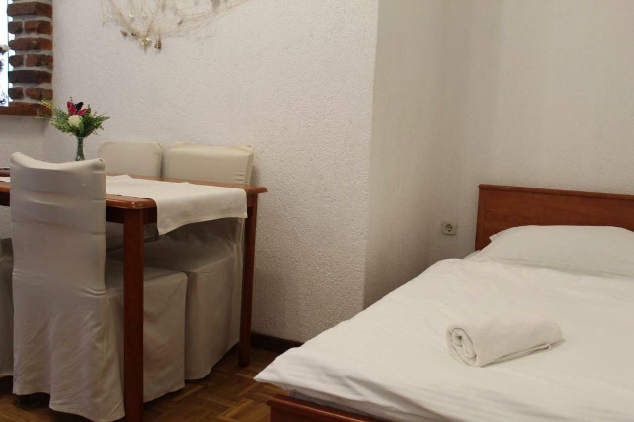 Apartment Pirovic Turanj Bagian luar foto