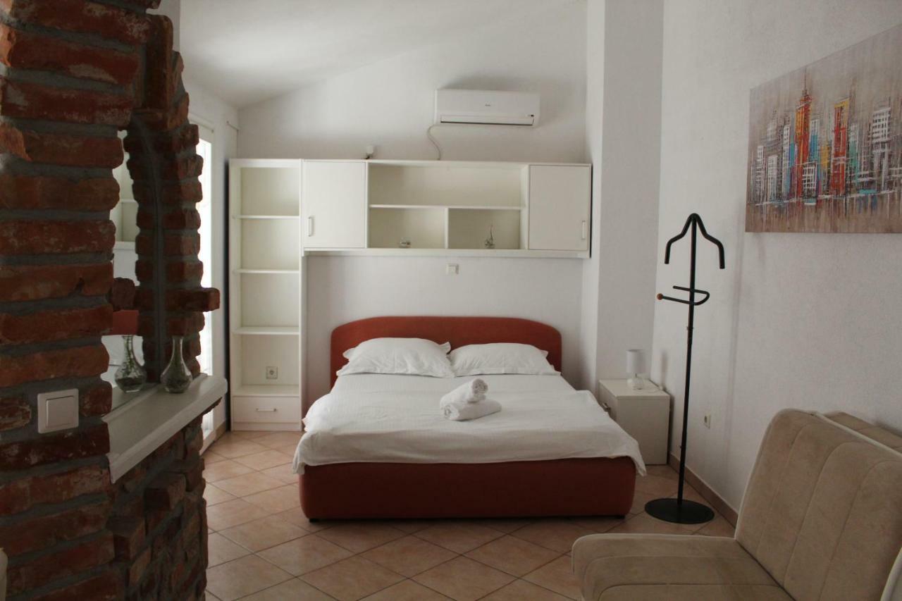 Apartment Pirovic Turanj Bagian luar foto