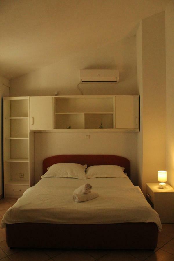 Apartment Pirovic Turanj Bagian luar foto