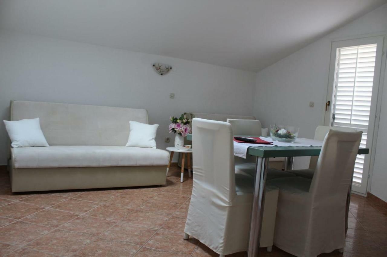Apartment Pirovic Turanj Bagian luar foto