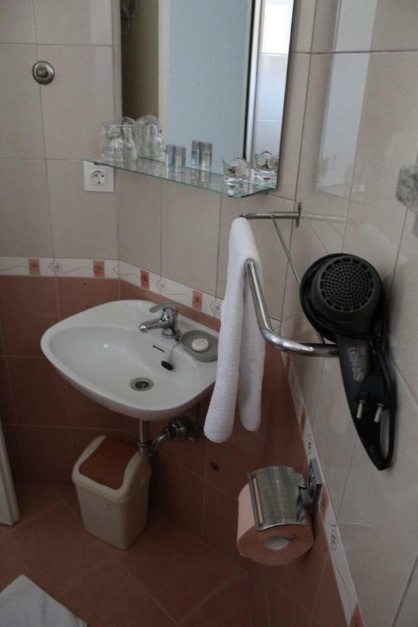 Apartment Pirovic Turanj Bagian luar foto